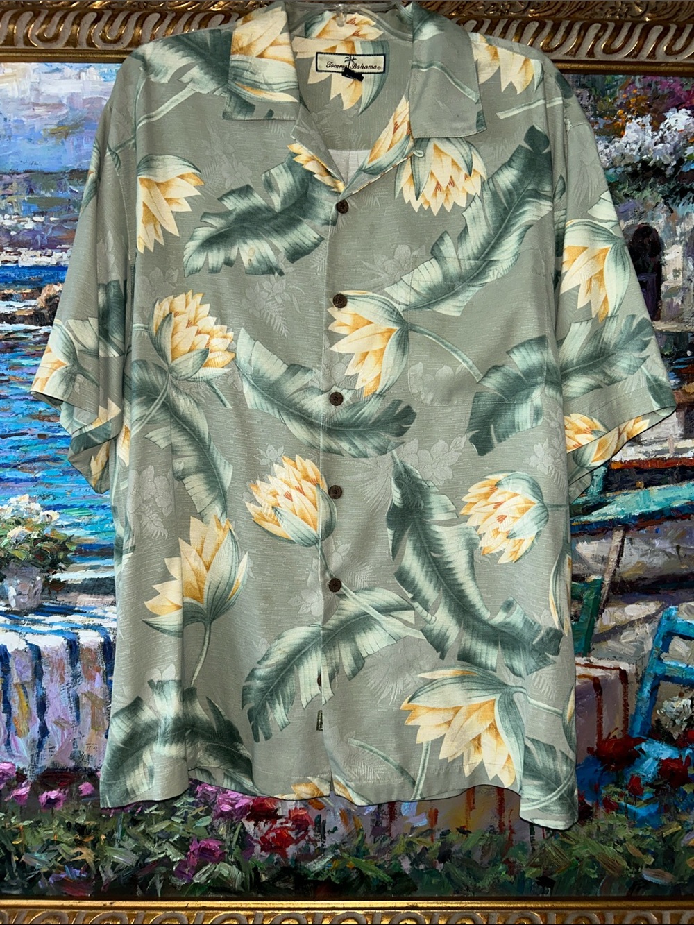 Tommy Bahama 100% silk Green Tropical Floral Hawaiian Button up